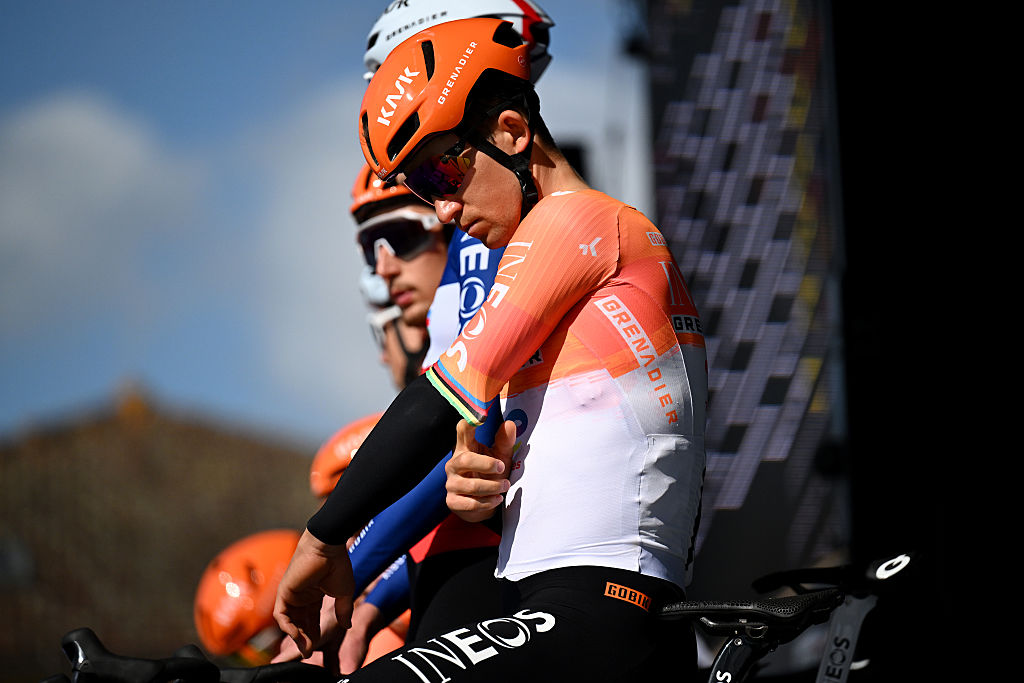 CORMORANCHE-SUR-SAONE, FRANCIA - 12 DE MARZO: Michal Kwiatkowski de Polonia y el equipo INEOS Grenadiers antes de la 84.ª etapa París-Niza 2026, etapa 5, una etapa de 206,3 km desde Cormoranche-sur-Saone hasta Colombier-le-Vieux / #UCIWT / el 12 de marzo de 2026 en Cormoranche-sur-Saone, Francia. (Foto de Szymon Gruchalski/Getty Images)