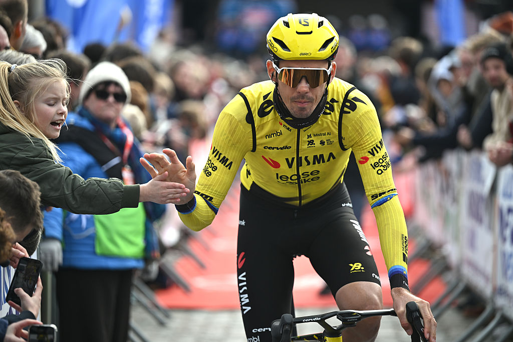 KORTRIJK, BÉLGICA - 01 DE MARZO: Christophe Laporte de Francia y el equipo Visma | Alquile una bicicleta antes de la 78.ª Kuurne - Brussel - Kuurne 2026, una carrera de un día de 194,9 km desde Kortrijk a Kuurne el 1 de marzo de 2026 en Kortrijk, Bélgica. (Foto de Luc Claessen/Getty Images)