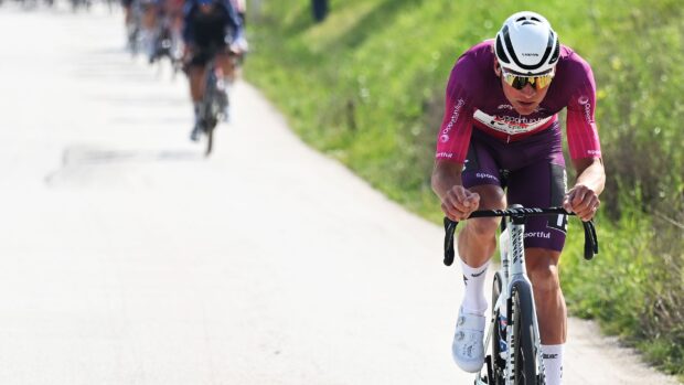 Mathieu van der Poel explica por qué se niega a seguir la tendencia del manillar estrecho