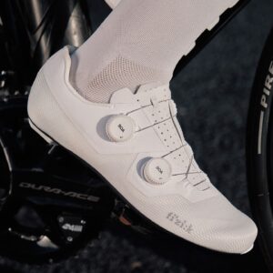 El nuevo zapato Lyra de Fizik está diseñado para "posiciones de conducción modernas", pero ¿qué significa eso? ¿Es necesario?