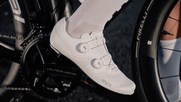 El nuevo zapato Lyra de Fizik está diseñado para "posiciones de conducción modernas", pero ¿qué significa eso? ¿Es necesario?