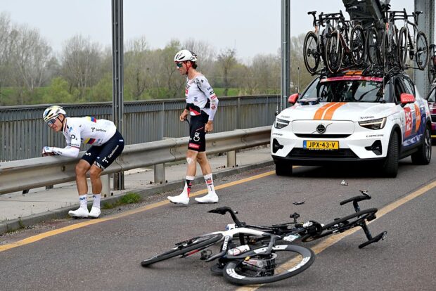 SANREMO, ITALY - MARCH 21: (L-R) Orluis Aular of Venezuela and Team Movistar and Jan Christen of Switzerland and UAE Team Emirates - XRG react after crash during the 117th Milano-Sanremo 2026, Men&amp;apos;s Elite a 298km one day race from Pavia to Sanremo / #UCIWT / on March 21, 2026 in Sanremo, Italy. (Photo by Dario Belingheri/Getty Images)