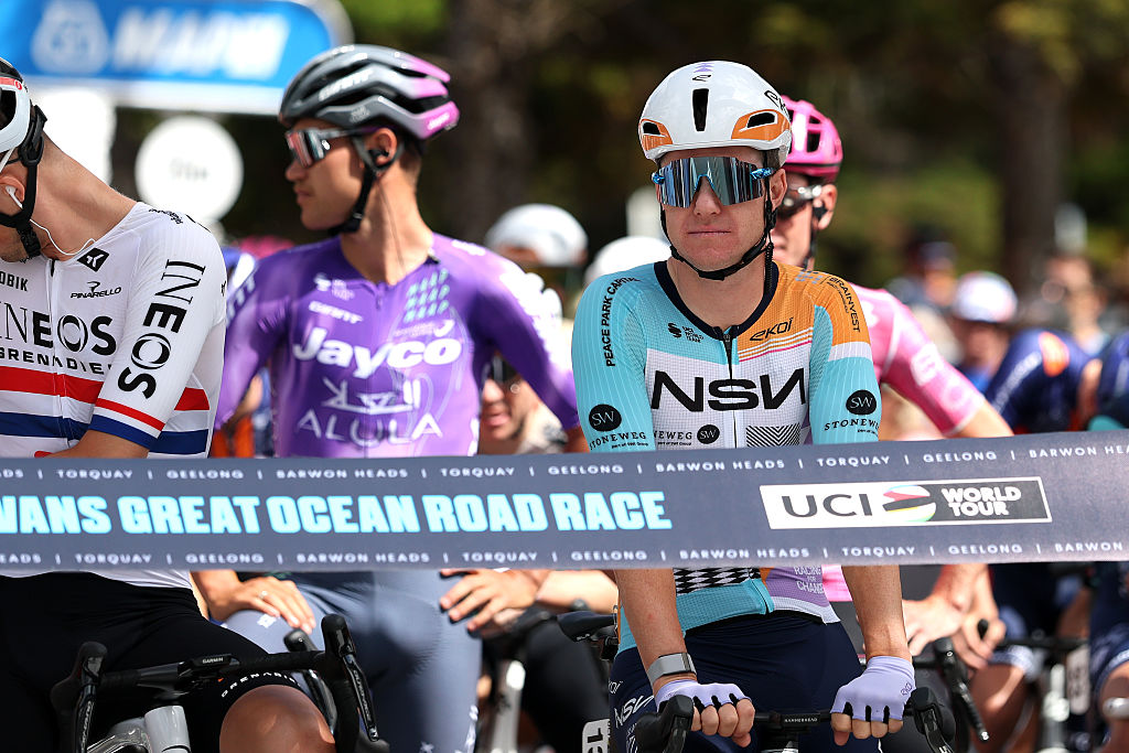 GEELONG, AUSTRALIA - 1 DE FEBRERO: Simon Clarke de Australia y el equipo NSN Cycling en su despedida como ciclista profesional antes de la décima Mapei Cadel Evans Great Ocean Road Race 2026 - Elite masculina, una carrera de un día de 182,3 km de Geelong a Geelong / #UCIWT / el 1 de febrero de 2026 en Geelong, Australia. (Foto de Con Chronis/Getty Images)