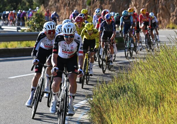 'Fue noticia en todo el mundo': Jay Vine sigue lidiando con el dolor tras el infame accidente del canguro, pero vuelve a la acción en la Volta a Catalunya