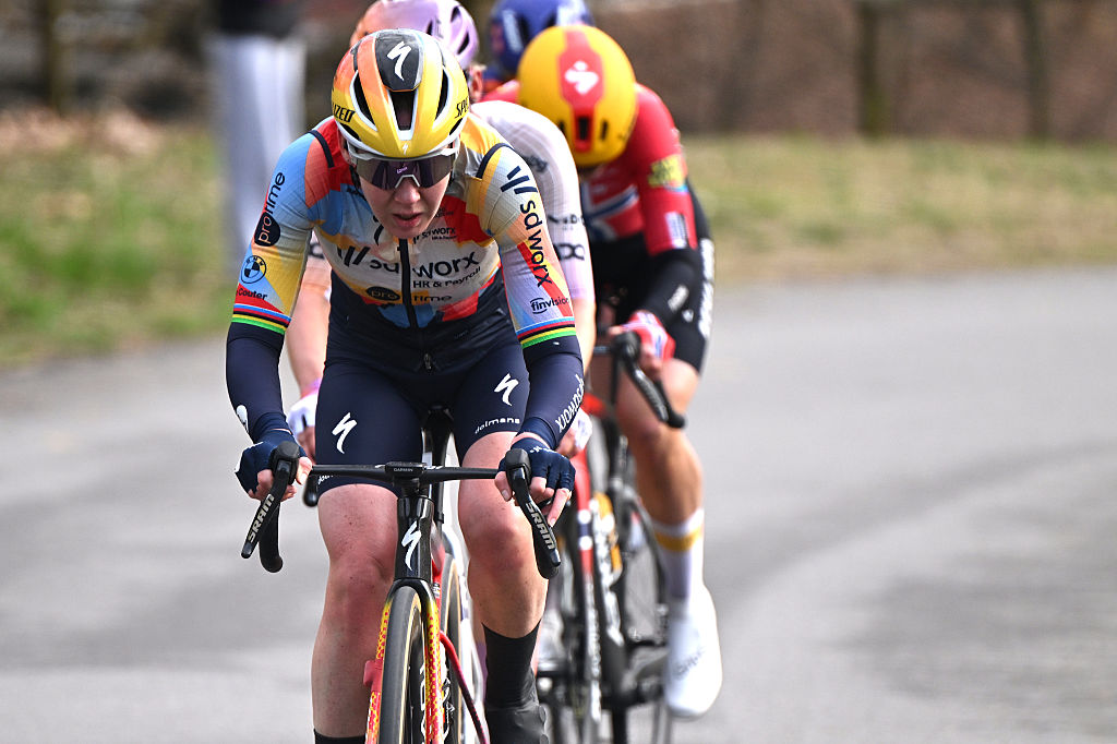 CITTIGLIO, ITALIA - 15 DE MARZO: Anna van der Breggen de Holanda y el equipo SD Worx - Protime compiten en la escapada durante el 27º Trofeo Alfredo Binda - Comune di Cittiglio 2026, una carrera de 152,7 km de un dat de Luino a Cittiglio / #UCIWWT / el 15 de marzo de 2026 en Cittiglio, Italia.Luino, Italia. (Foto de Luc Claessen/Getty Images)