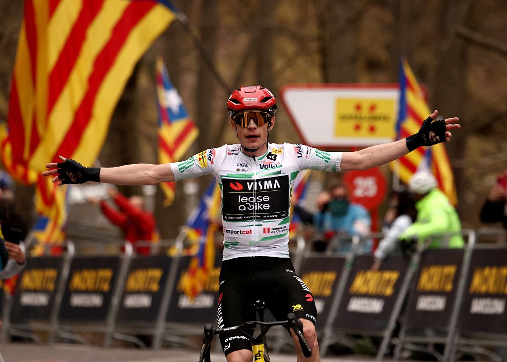 Jonas Vingegaard gana la sexta etapa de la Volta a Cataluña con un final en la cima de la montaña en Queralt