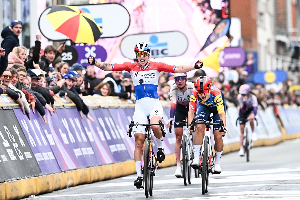 Lorena Wiebes gana el In Flanders Fields Women 2026 tras una escapada de cinco corredoras en Wevelgem