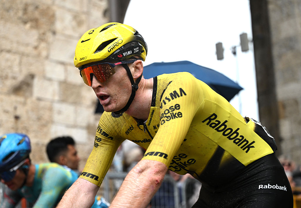 SAN GIMIGNANO, ITALIA - 10 DE MARZO: Matteo Jorgenson de Estados Unidos y Team Visma | Lease a Bike cruza la línea de meta durante la 61ª Tirreno-Adriático 2026, Etapa 2, una etapa de 206 km desde Camaiore a San Gimignano 332 m / #UCIWT / el 10 de marzo de 2026 en San Gimignano, Italia. (Foto de Tim de Waele/Getty Images)