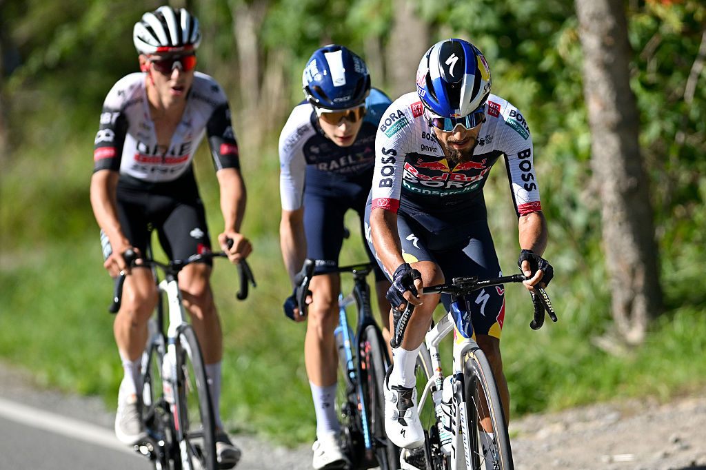 Volta ao Algarve 2025: Dani Martínez (d) durante su primera carrera de la temporada pasada