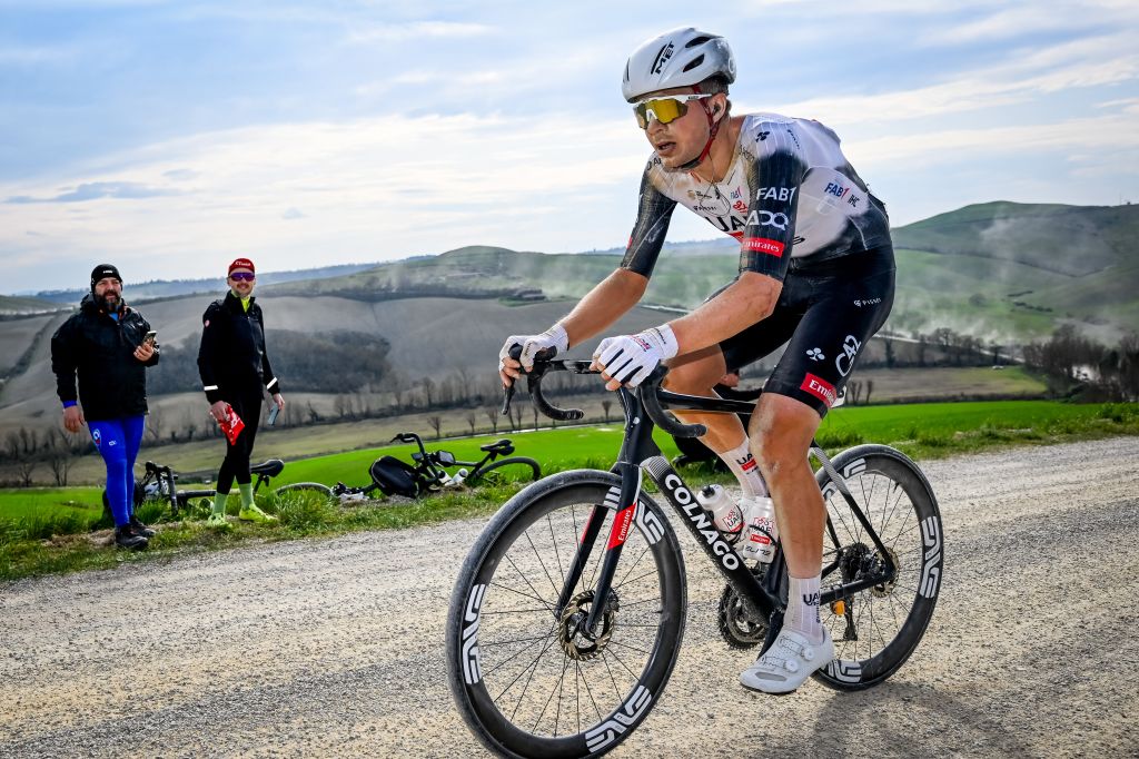 Strade Bianche 2025: Florian Vermeersch durante la carrera
