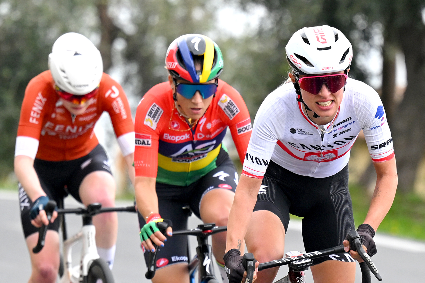 SANREMO, ITALIA - 21 DE MARZO: Kasia Niewiadoma de Polonia y el equipo CANYON//SRAM zondacrypto compite durante la octava Milano-Sanremo Donne 2026, Elite femenina, una carrera de un día de 156 km desde Génova a Sanremo / #UCIWWT / el 21 de marzo de 2026 en Sanremo, Italia. (Foto de Tim de Waele/Getty Images)