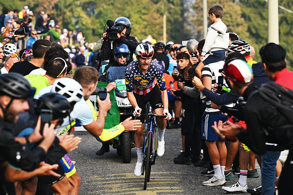 Il Lombardia 2025: Quinn SImmons durante la carrera