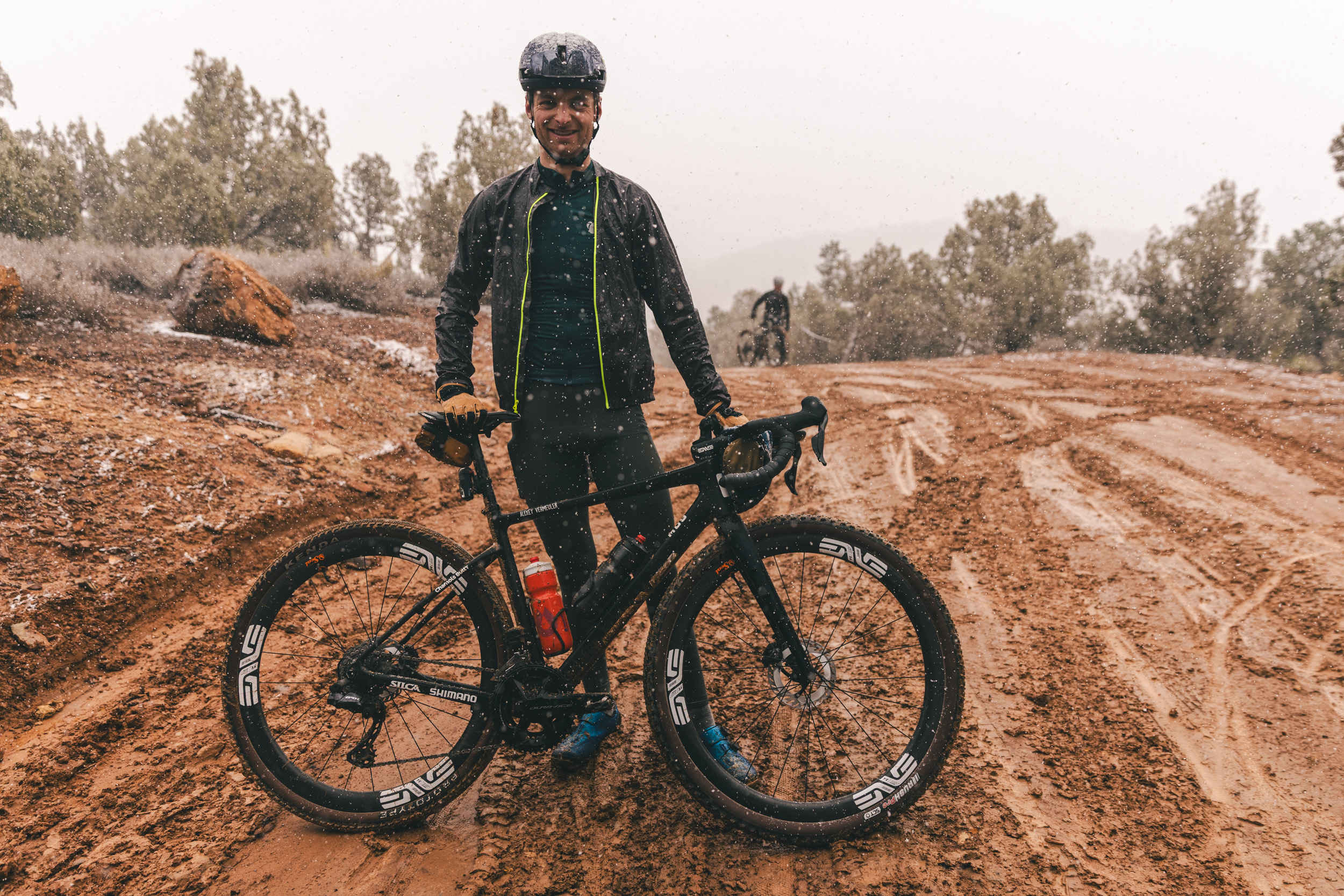 Alexey Vermeulen en la edición 2025 embarrada y nevada del Valle de las Lágrimas