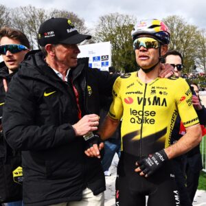"Ganamos contra el mejor corredor de este momento": el jefe del equipo, Richard Plugge, dice que Wout van Aert venció a Tadej Pogačar en la victoria de París-Roubaix "lo hace aún más dulce"