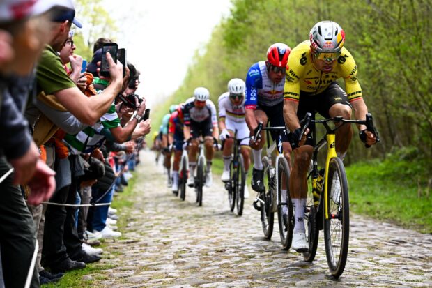 La París-Roubaix más rápida de la historia: Wout van Aert y Tadej Pogačar establecieron una nueva y vertiginosa velocidad media máxima de 48,91 km/h, rompiendo el récord anterior