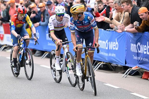 2025 Amstel Gold Race: Remco Evenepoel ahead of Tadej Pogačar and winner Mattias Skjelmose in the sprint for victory