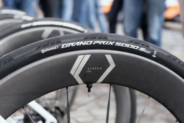 'Esta regla de los 65 mm es totalmente estúpida': las llantas de 66 mm de profundidad de Newmen cumplen con la UCI y aún se pueden usar en carreras