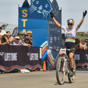'Por amor': Kate Courtney compite con Fuego XL en Sea Otter y arrasa con la competencia, mientras que Hannah Otto revela un nuevo FKT en la cima del Mauna Kea de Hawái – Gravel Bits