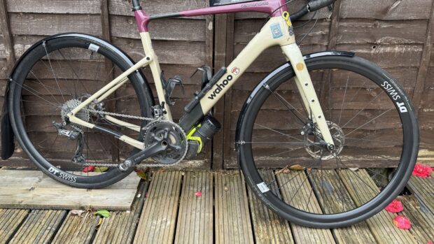 Revisión del juego de ruedas DT Swiss A 1800: un juego de ruedas pesado a prueba de bombas que no escatima en aerodinámica