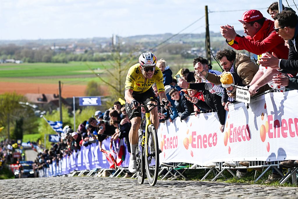 Tour de Flandes 2026: Wout van Aert camino al cuarto puesto