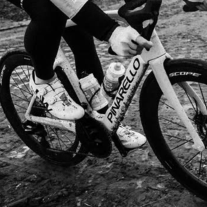 Ineos Grenadiers prueba un grupo híbrido de MTB inalámbrico para París-Roubaix, pero no por la razón que cabría esperar