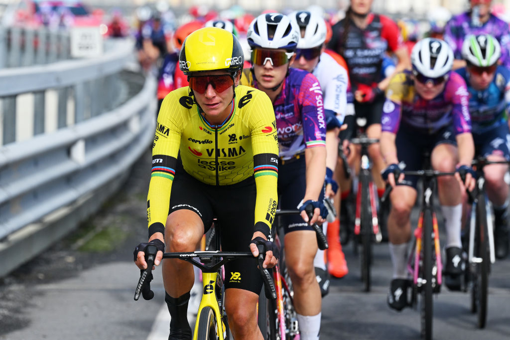 Milán-San Remo 2025: Marianne Vos durante la carrera