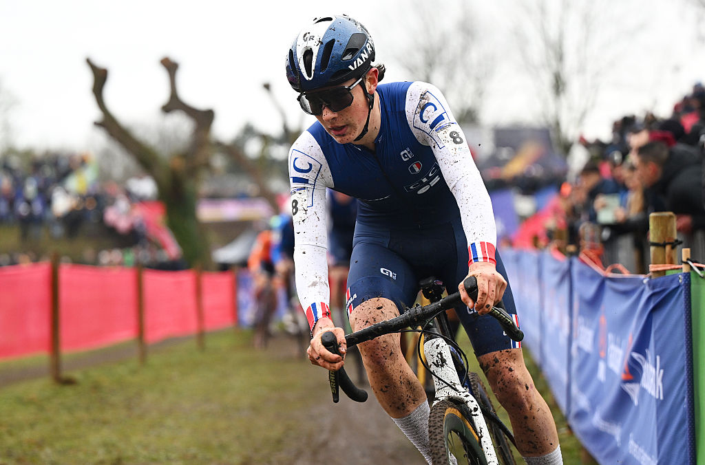 Soren Bruyere Joumard de Francia compite durante el 77º Campeonato Mundial de Ciclo-Cross UCI 2026 
