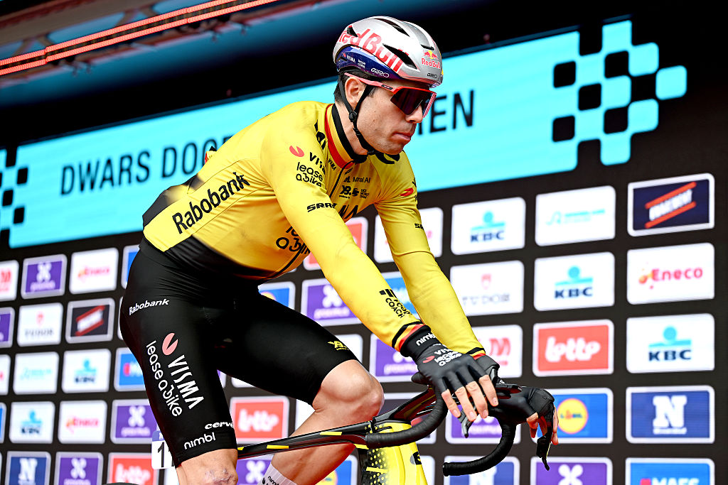 2026 Dwars puerta Vlaanderen: Wout van Aert antes de la salida