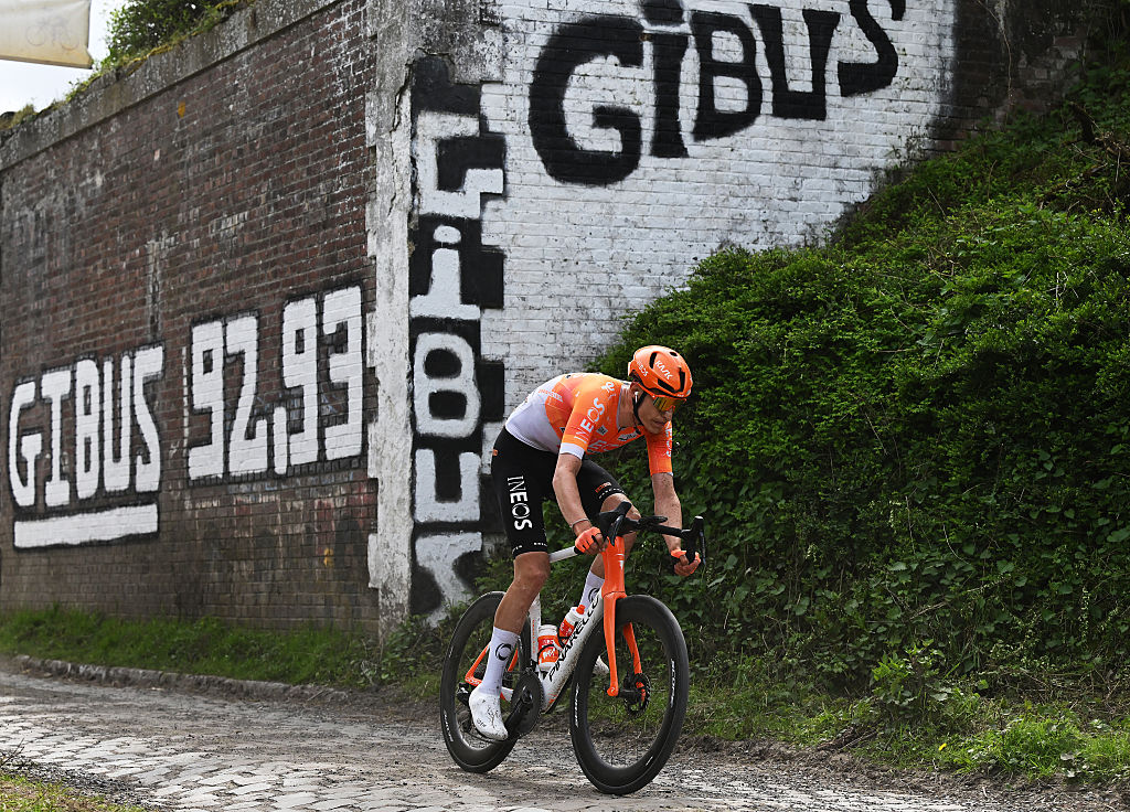 2026 París-Roubaix: Ben Turner durante la carrera