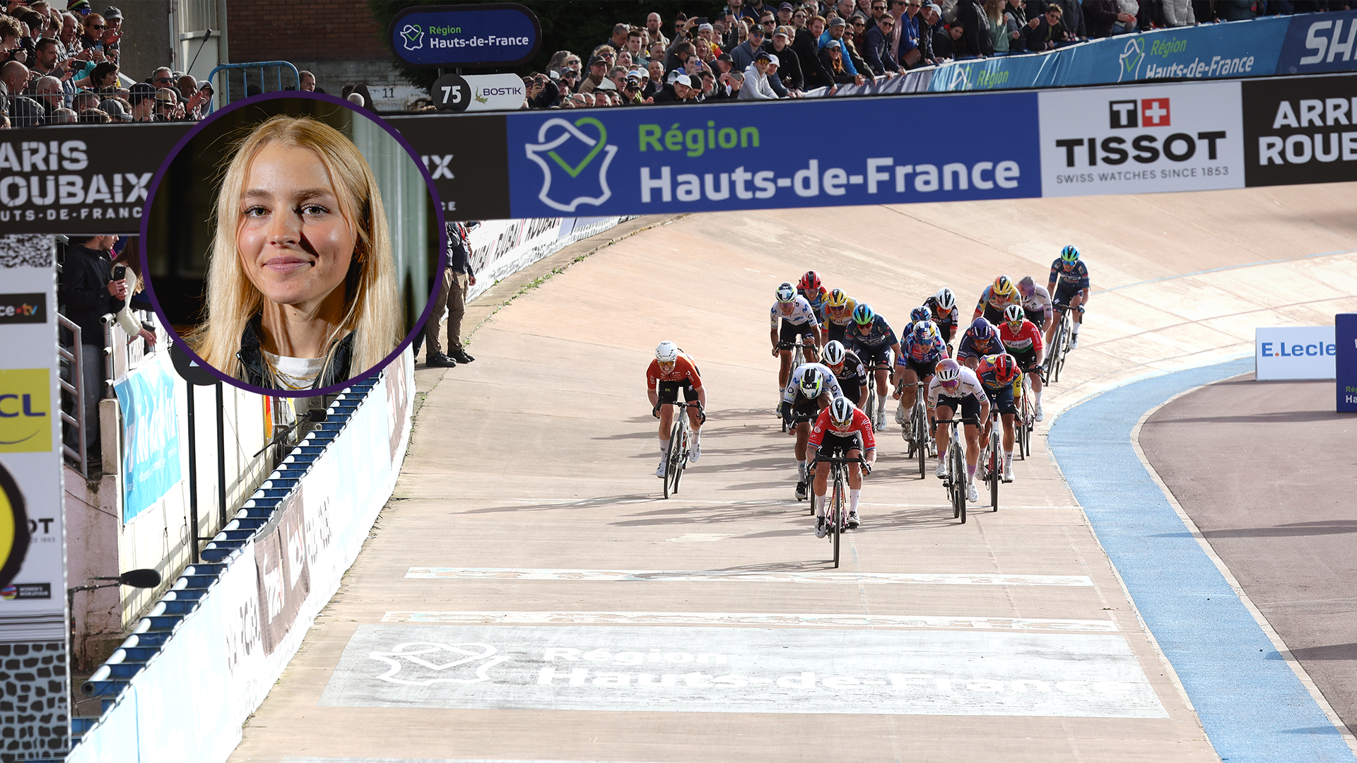 Cat Ferguson (en un círculo) con el velódromo París-Roubaix