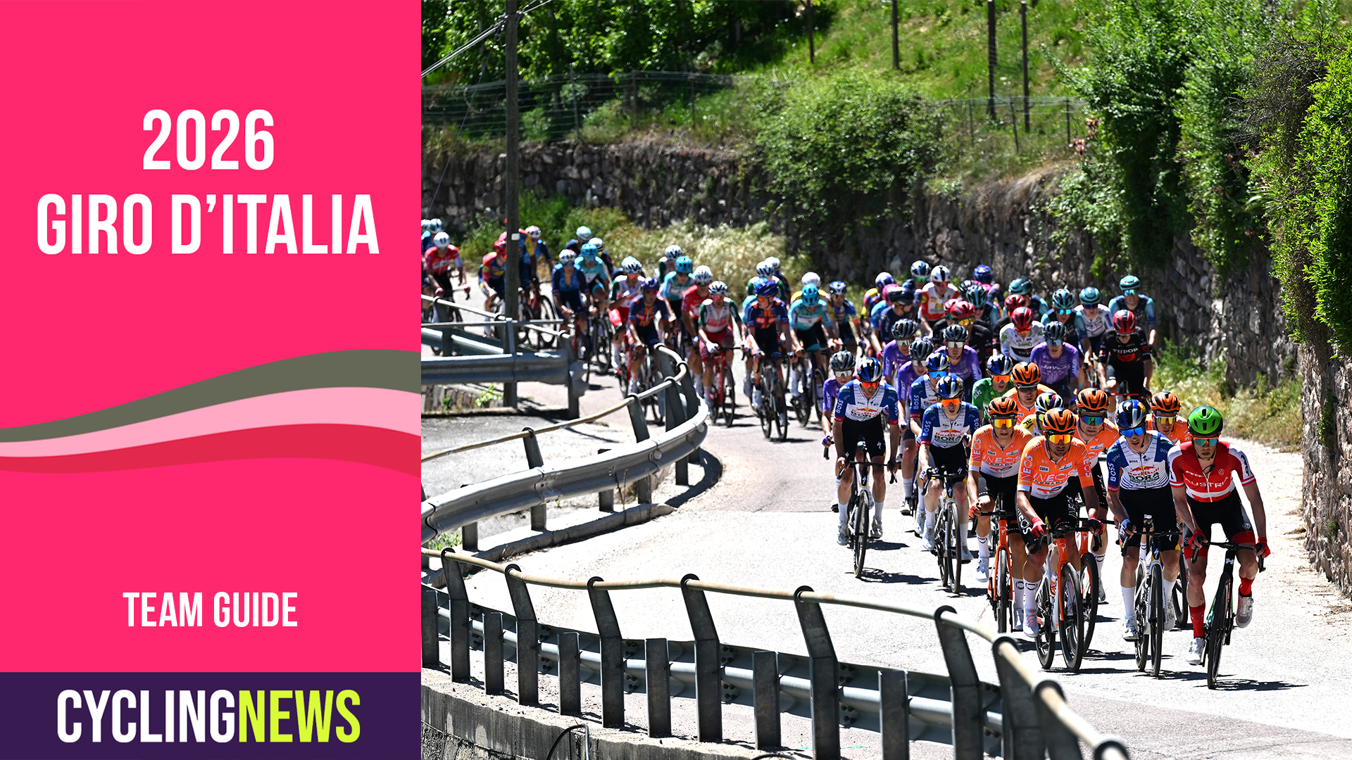 Foto frontal del pelotón con un cartel gráfico rosa del Giro superpuesto a la izquierda