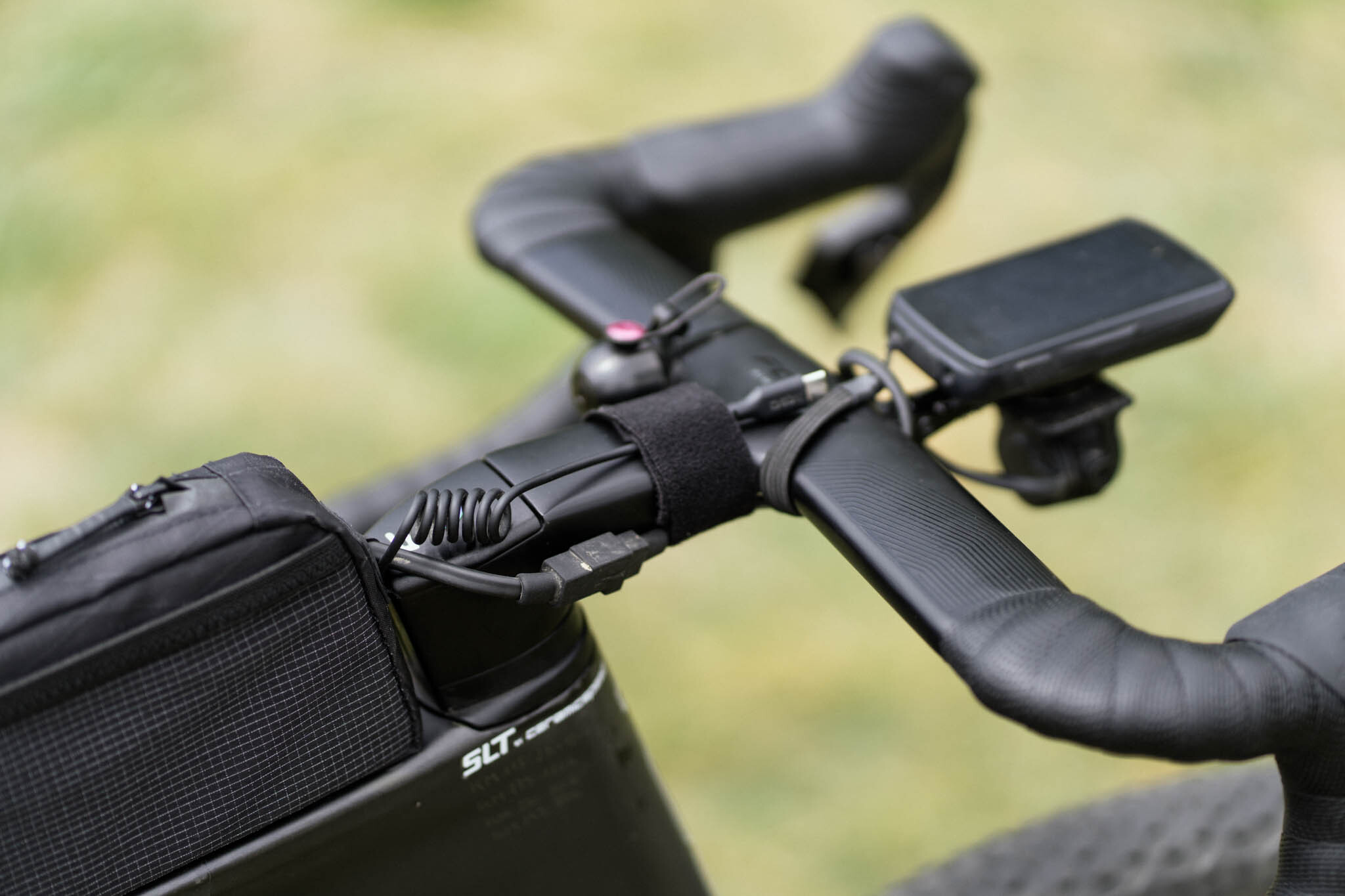 Un prototipo de bicicleta de gravel aero Ridley en negro mate de la Traka 2026