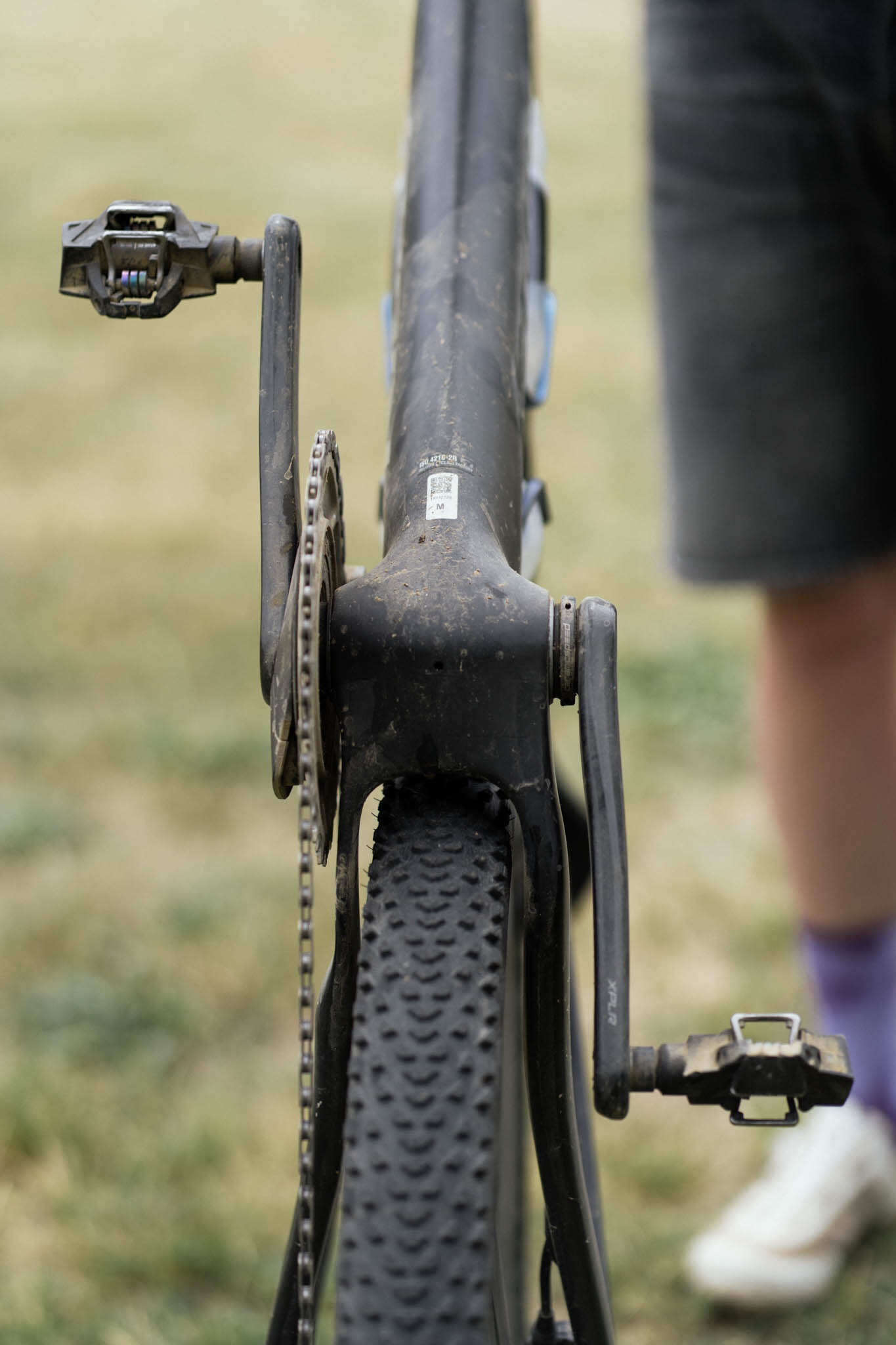 Un prototipo de bicicleta de gravel aero Ridley en negro mate de la Traka 2026