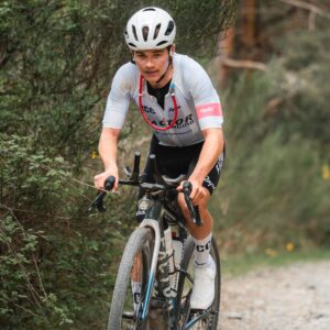 Victor Bosoni defiende el título masculino en The Traka Adventure mientras Maddy Nutt logra la victoria femenina en la prueba de resistencia de 560 km