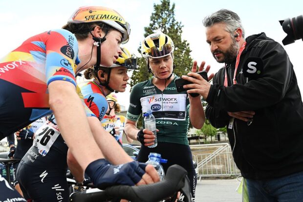 Mischa Bredewold, Anna van der Breggen and Lotte Kopecky watch the sprint on a reporter's phone after Kopecky was relegated