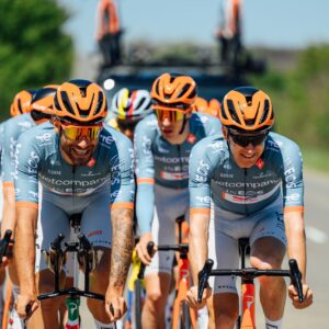"Es un nuevo capítulo para nosotros": Netcompany Ineos muestra sus nuevos colores verde, gris y naranja en Bulgaria antes del Giro de Italia