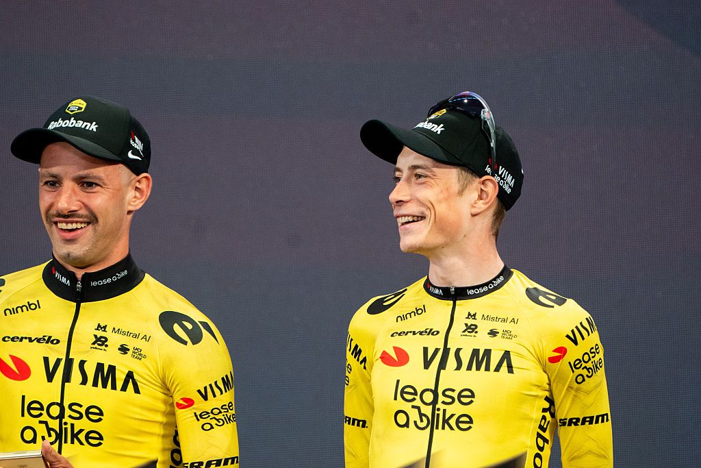 Victor Campenaerts literally Jonas Vingegaard's right-hand man as the two stand on the stage during the Giro d'Italia presentation