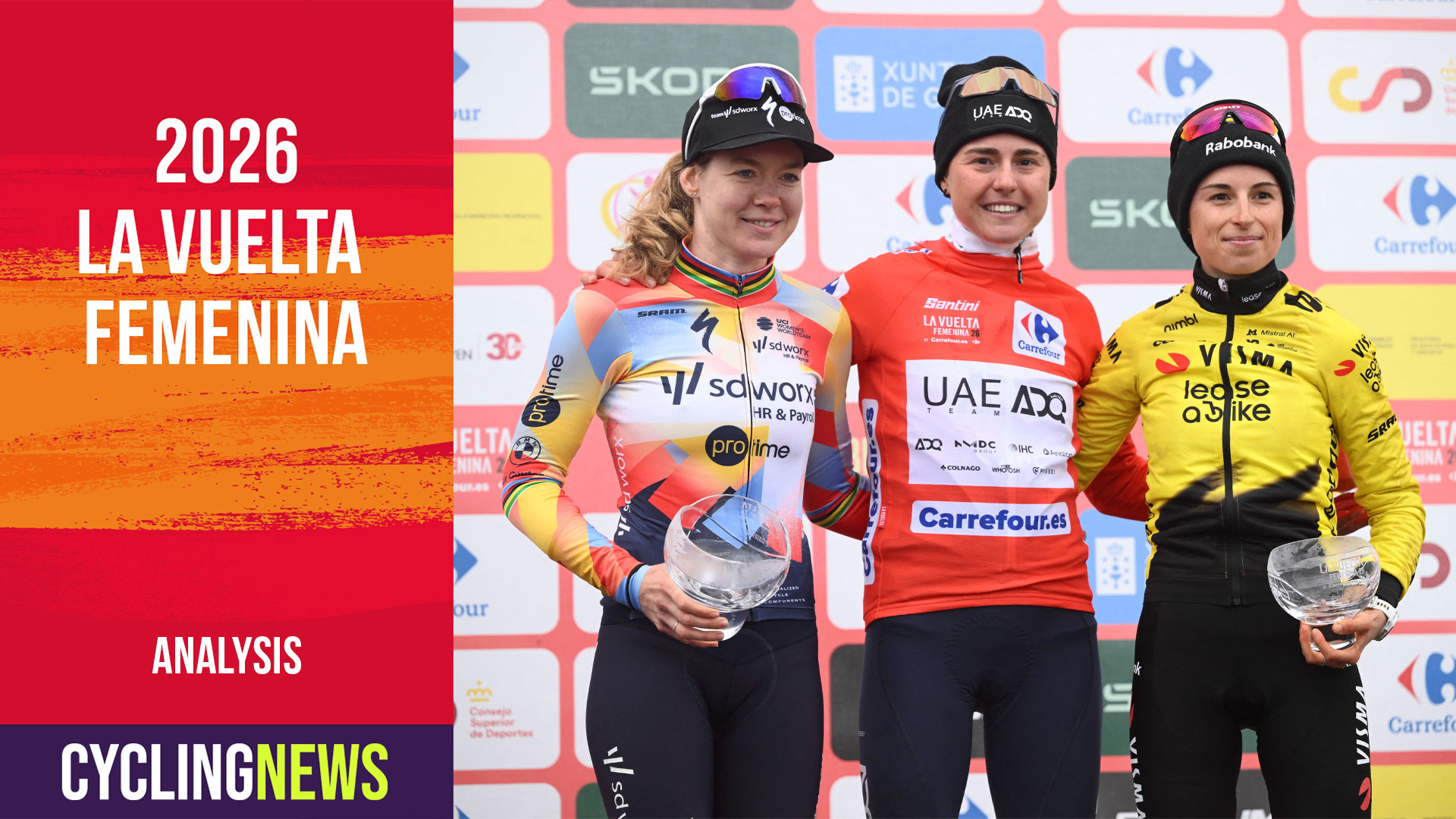 La ganadora de la Vuelta Femenina a España 2026, la ciclista española del equipo UAE ADQ Paula Blasi Cairol, la segunda clasificada del equipo SD Worx - la ciclista holandesa de Protime Anna van der Breggen (izq.) y la tercera clasificada del equipo Visma - la ciclista francesa de Lease a Bike Marion Bunel (dcha.) celebran en el podio después de la séptima etapa, una carrera de 132,9 km entre Pola de Laviana y Alto de l'Angliru, el 9 de mayo de 2026. (Foto de Miguel RIOPA/AFP vía Getty Images)