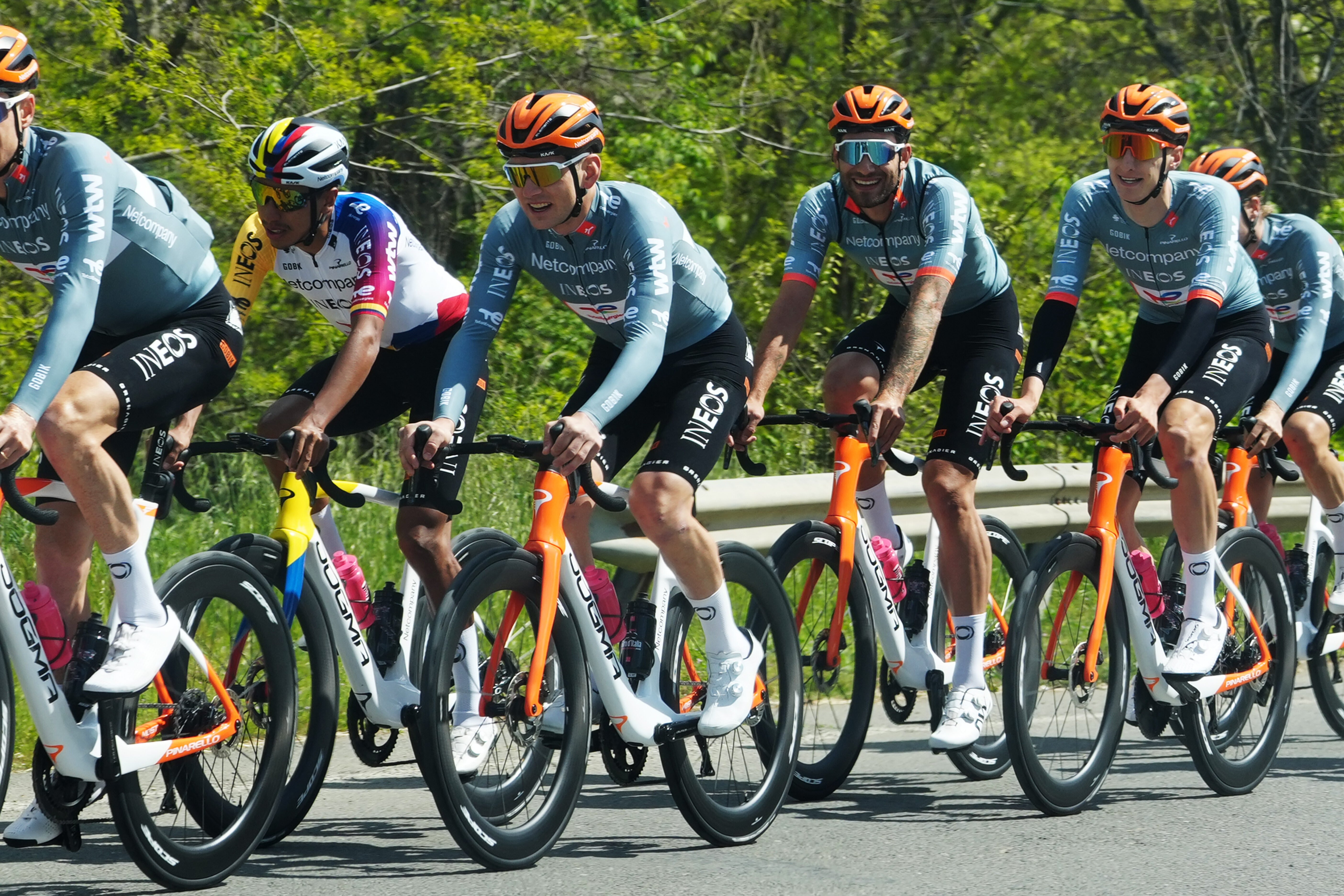 Crédito obligatorio: Foto de Gian Mattia D'Alberto/LaPresse/Shutterstock (16864298f) Entrenamiento de equipos, Netcompany Ineos, BERNAL GOMEZ Egan Arley COL, GANNA Filippo ITA, jueves 7 de mayo de 2026. Deporte - ciclismo. Ciclismo - Giro d'Italia 2026 - Entrenamiento por equipos, Bulgaria, Burgas - 07 mayo 2026