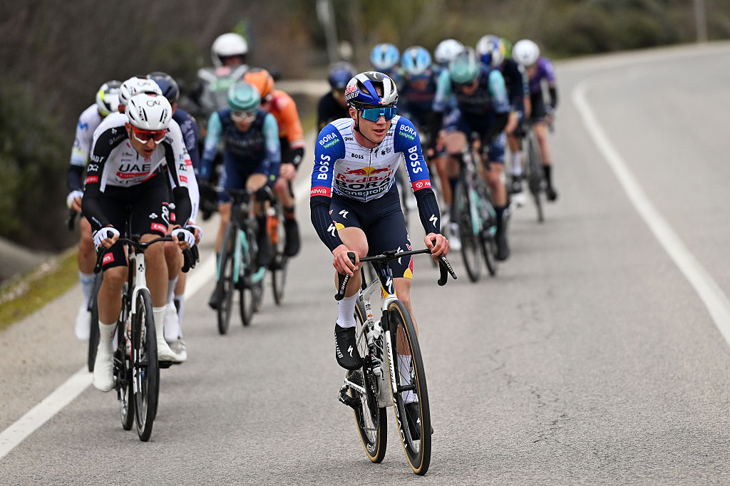 ÚBEDA, ESPAÑA - 16 DE FEBRERO: Maxim Van Gils de Bélgica y el equipo Red Bull - BORA - hansgrohe compite durante la 5ª Clásica Jaén Paraiso Interior 2026, una carrera de un día de 154,2 km de Úbeda a Úbeda el 16 de febrero de 2026 en Úbeda, España. (Foto de Dario Belingheri/Getty Images)