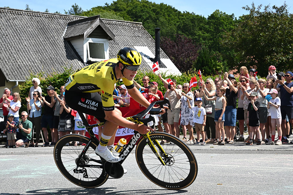COPENHAGUE, DINAMARCA - 22 DE JUNIO: Niklas Behrens de Alemania y el equipo Visma | Lease a Bike compite durante el 1er Sprint de Copenhague 2025 - Men's Elite, una carrera de un día de 235,6 km desde Roskilde a Copenhague / #UCIWT / el 22 de junio de 2025 en Copenhague, Dinamarca. (Foto de Szymon Gruchalski/Getty Images)