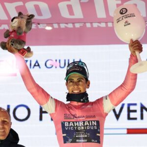 'Mi Giro está terminado' - Afonso Eulálio impresiona en Corno delle Scale pero reconoce que los días en maglia rosa están contados