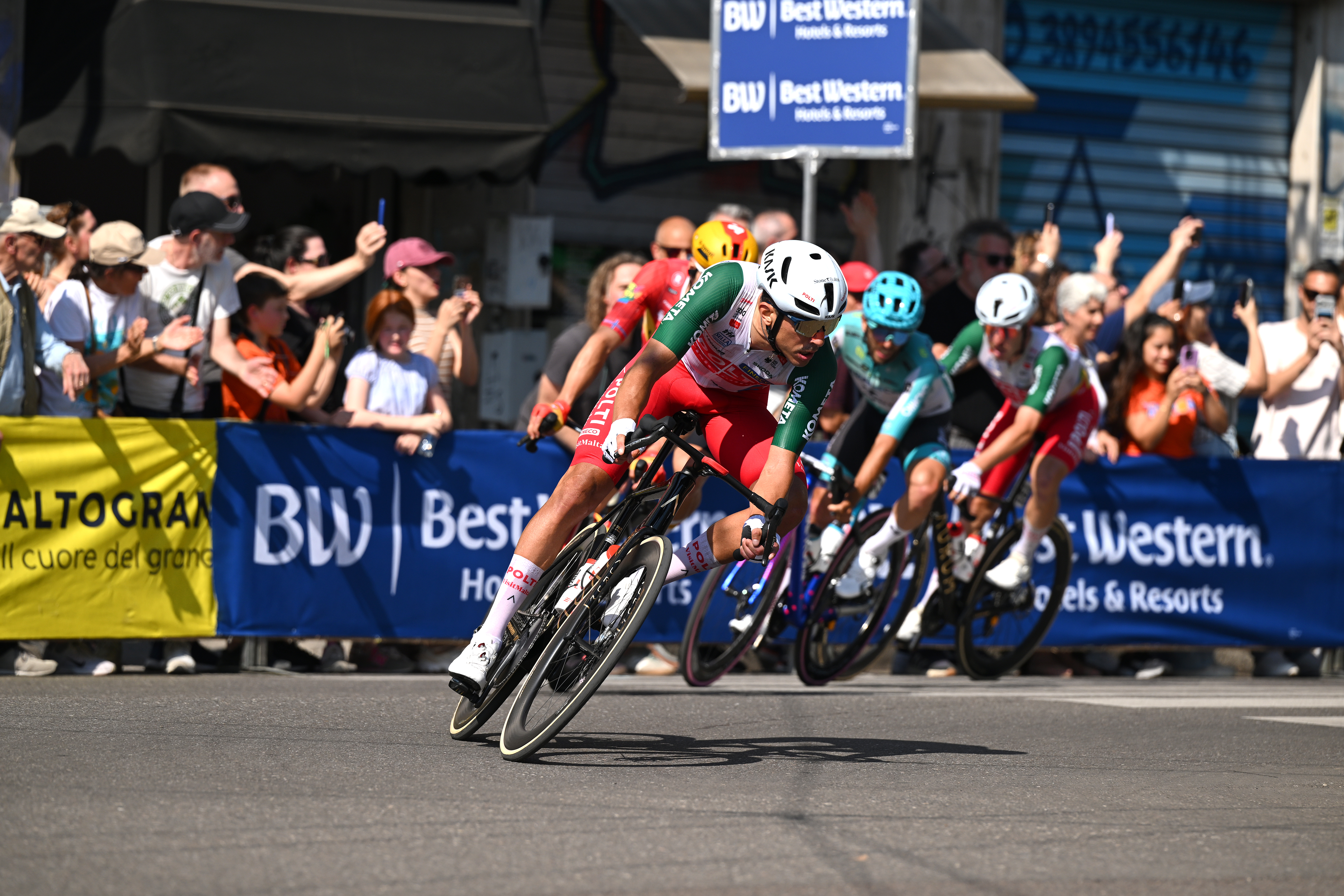 MILÁN, ITALIA - 24 DE MAYO: Mirco Maestri de Italia y el equipo Polti VisitMalta compiten en la escapada durante el 109º Giro d'Italia 2026, etapa 15, una etapa de 157 km desde Voghera a Milán / #UCIWT / el 24 de mayo de 2026 en Milán, Italia. (Foto de Dario Belingheri/Getty Images)