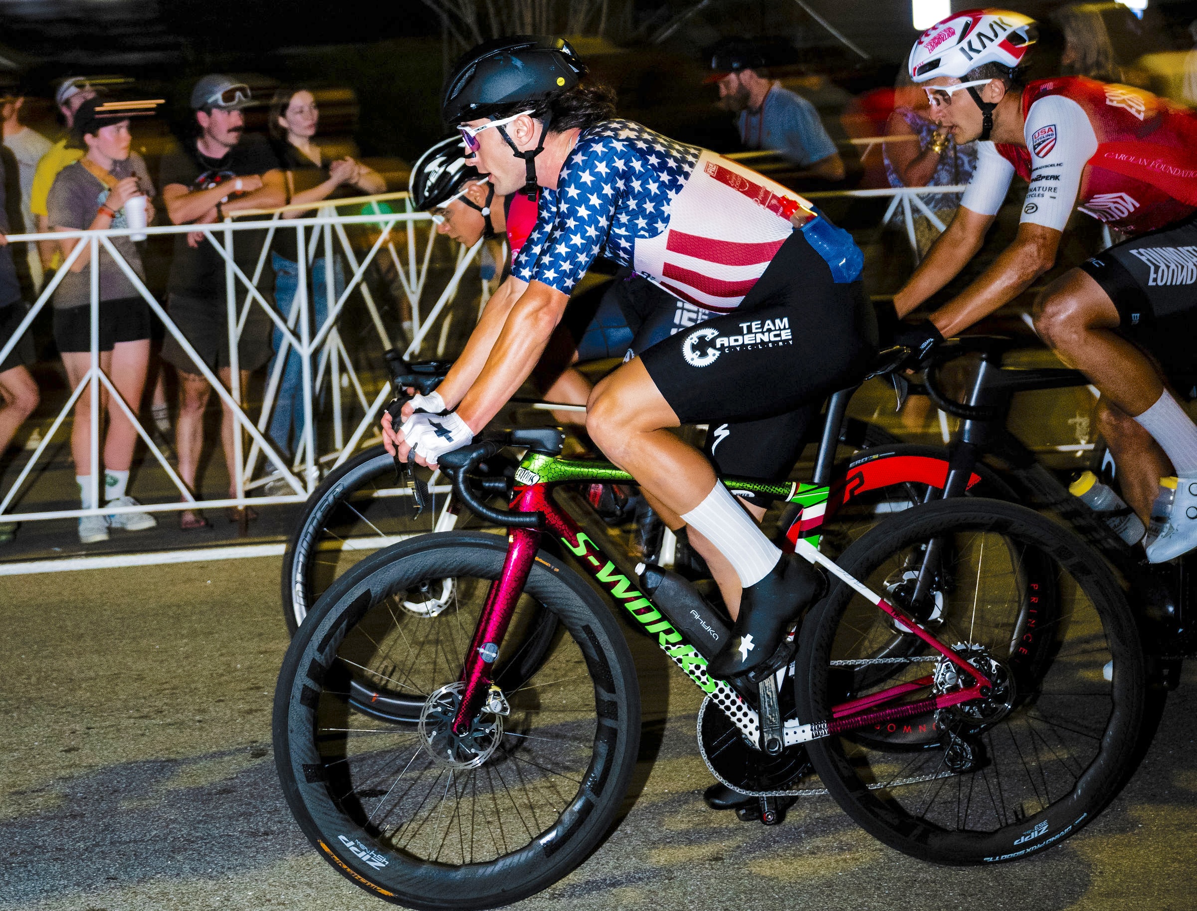 El campeón de USPro crit Lucas Bourgoyne, ganador en Atenas Twilight Criterium, obtuvo una segunda victoria de USA CRITS el 2 de mayo en High Line Criterium en Suwanee, Georgia.
