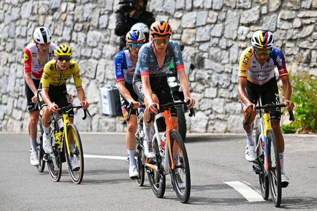 2026 Giro d'Italia stage 16: Thymen Arensman (2-L) and Egan Bernal (1-L) in the chase group behind stage winner Jonas Vingegaard