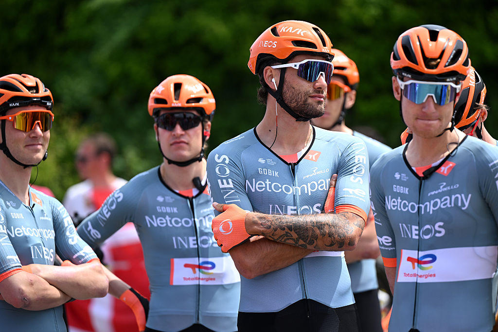 Filippo Ganna de Italia y el equipo ciclista Netcompany INEOS antes del 109.º Giro de Italia 