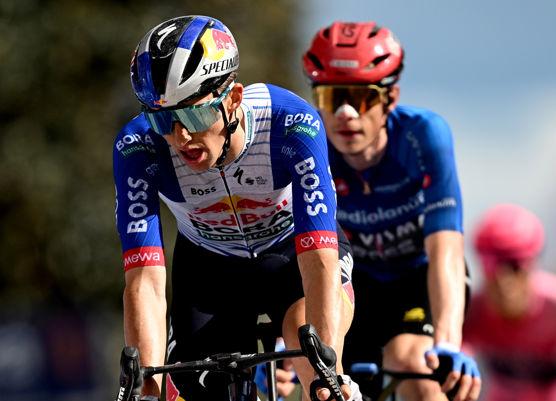 FERMO, ITALIA - 16 DE MAYO: Jai Hindley de Australia y el equipo Red Bull - BORA - hansgrohe cruza la línea de meta durante el 109.º Giro de Italia 2026, etapa 8, una etapa de 156 km desde Chieti a Fermo 315 m / #UCIWT / el 16 de mayo de 2026 en Fermo, Italia. (Foto de Dario Belingheri/Getty Images)