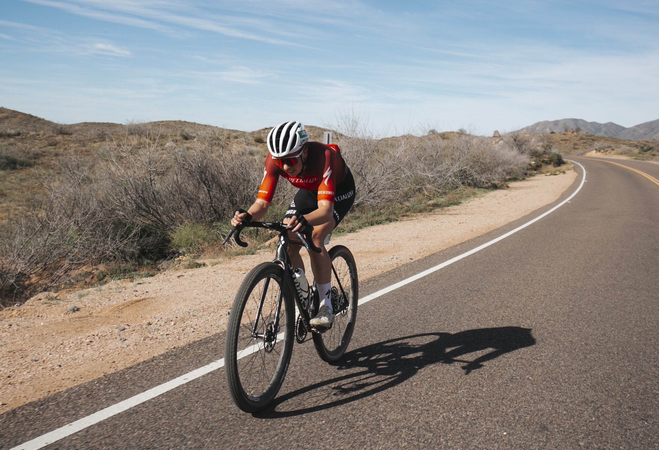 Haley Batten atacó temprano en 2026 BWR Arizona y logró una victoria en solitario en su primera aparición en la serie todoterreno.