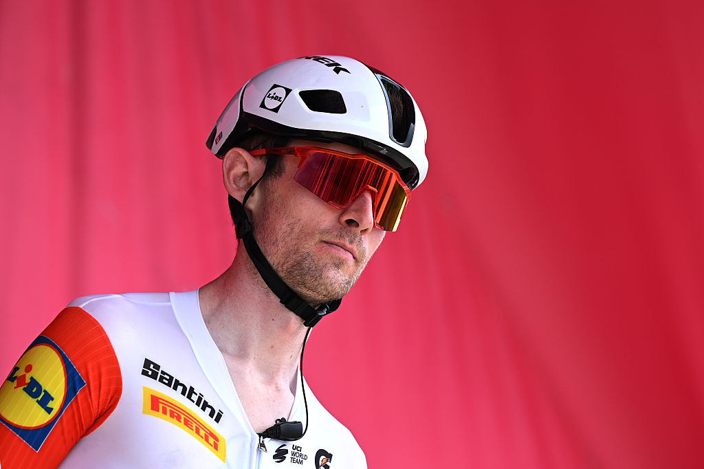 NESSEBAR, BULGARIA - 8 DE MAYO: Derek Gee-West de Canadá y el equipo Lidl - Caminata previa al 109.º Giro d'Italia 2026, etapa 1, una etapa de 147 km desde Nessebar a Burgas / #UCIWT / el 8 de mayo de 2026 en Nessebar, Bulgaria. (Foto de Dario Belingheri/Getty Images)