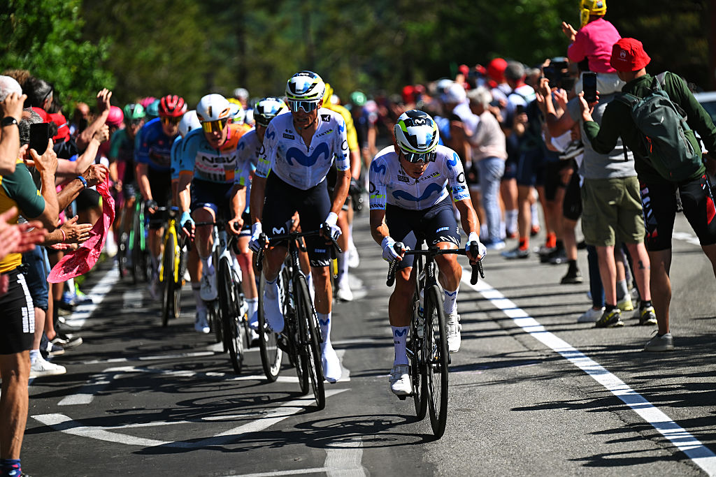 Movistar lidera el pelotón entre aficionados en la etapa 12 del Giro de Italia